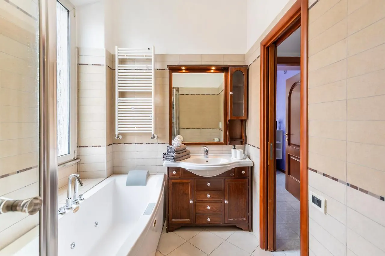 Hostly - Domus Happya - Dream In The Appia Antica Park Apartment Rome